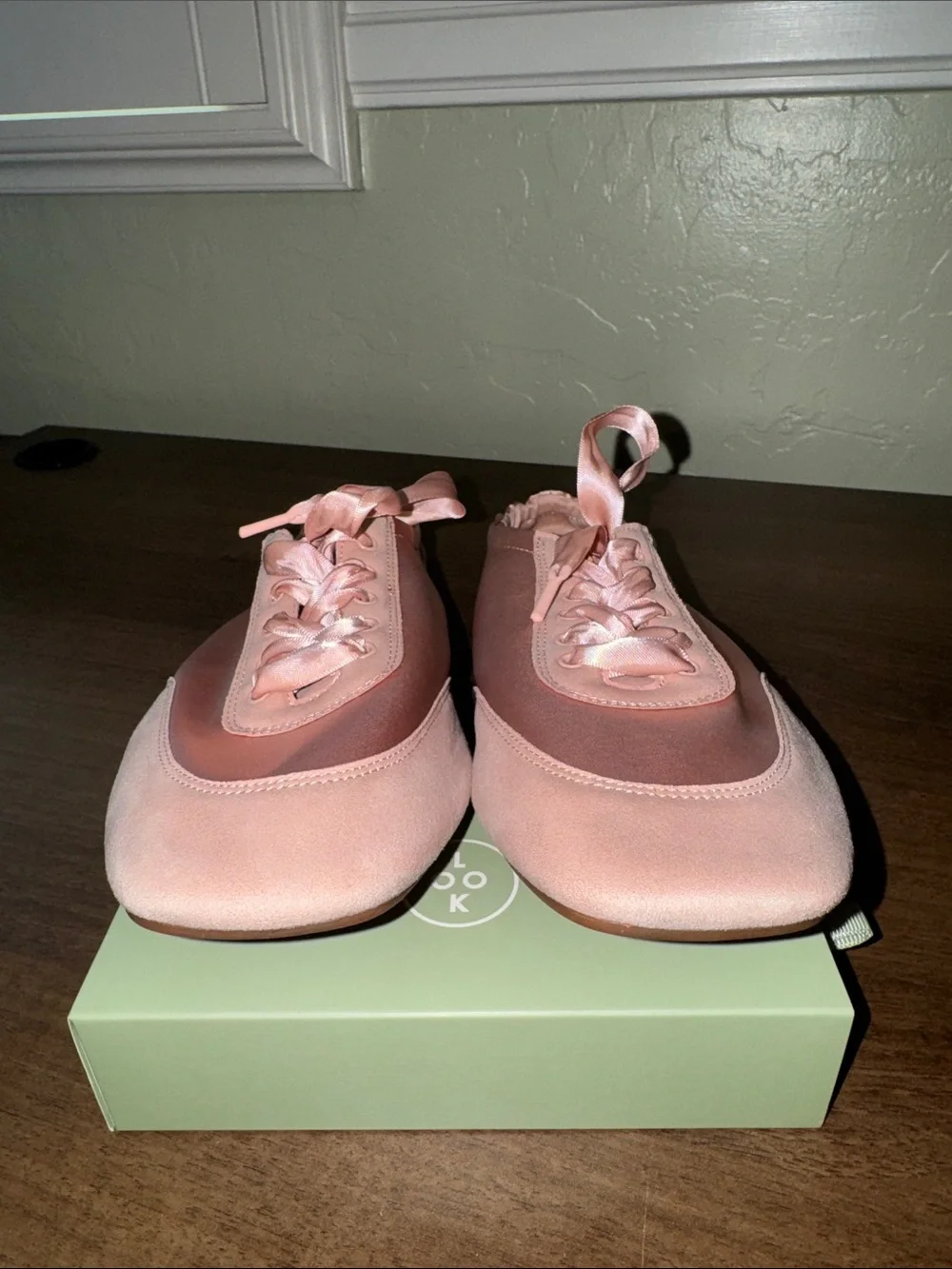 Vivaia Sz. 39.5 Square-Toe Lace-Up Satin Sneakerina (Cristina)